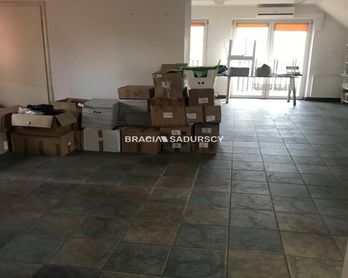 Budynek handlowo-mieszkanly Centrum Skawiny