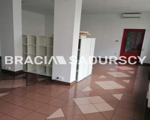 Budynek handlowo-mieszkanly Centrum Skawiny