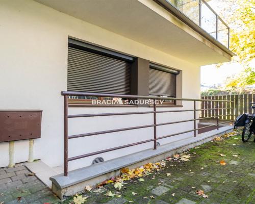 Lokal mieszkalno-usługowy w centrum.