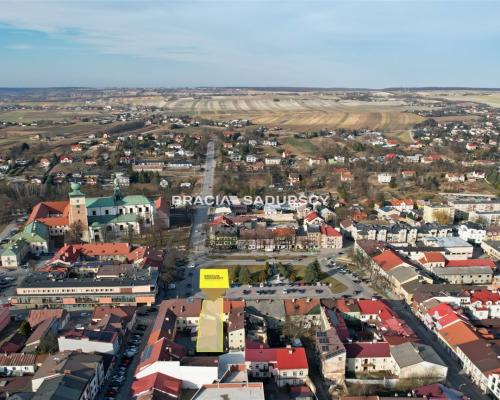 Dochodowa kamienica na Rynku w Miechowie - lokale handlowo-usługowe, wysoka stopa zwrotu    

 Na sprzedaż oferujemy  nieruchom