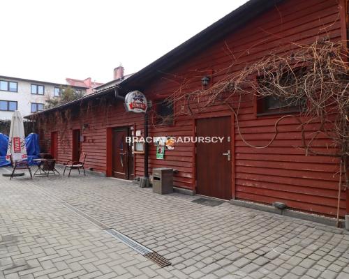 Dochodowa kamienica na Rynku w Miechowie - lokale handlowo-usługowe, wysoka stopa zwrotu    

 Na sprzedaż oferujemy  nieruchom