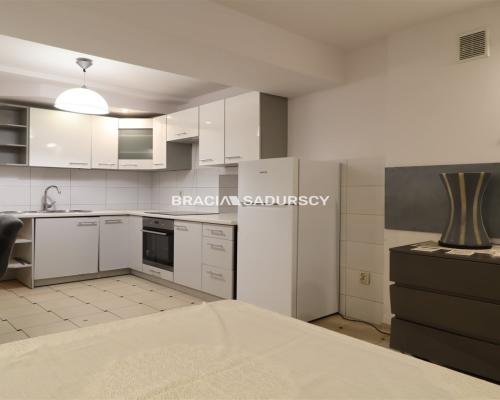 Lokal o pow. 45 m 2  blisko centrum i krakowskich uczelni    

  Oferujemy na sprzedaż lokal użytkowy o powierzchni 45 m&sup2;,