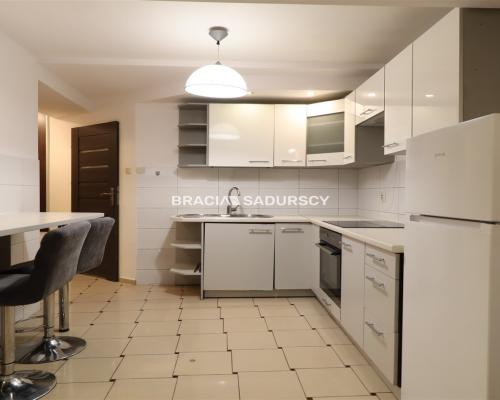 Lokal o pow. 45 m 2  blisko centrum i krakowskich uczelni    

  Oferujemy na sprzedaż lokal użytkowy o powierzchni 45 m&sup2;,