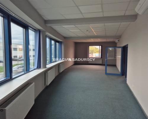 Nieruchomość: biura + magazyn / Półłanki!