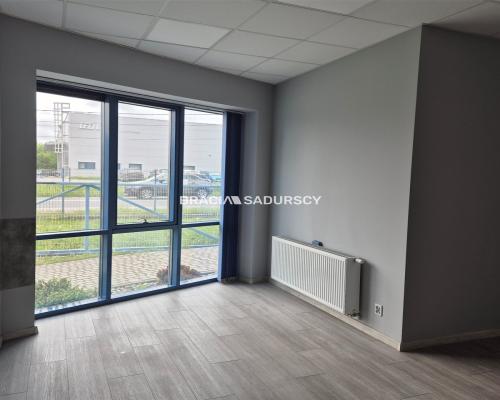 Nieruchomość: biura + magazyn / Półłanki!