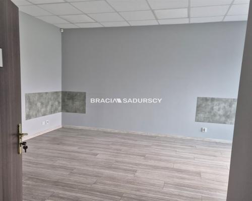 Nieruchomość: biura + magazyn / Półłanki!