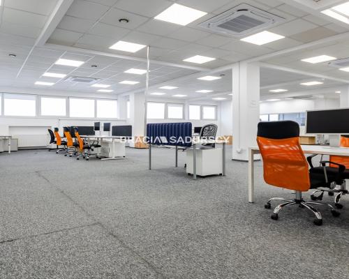 Do wynajęcia lokal biurowy typu open space o pow. ~300m2 z możliwością podziału. 
 
P&oacute;łnocna część Krakowa gdzie niebawe