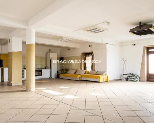 Lokal do wynajęcia w Centrum miejscowości Radzisz&oacute;w.   
Mam przyjemność zaoferować Państwu lokal do wynajęcia  o powierz