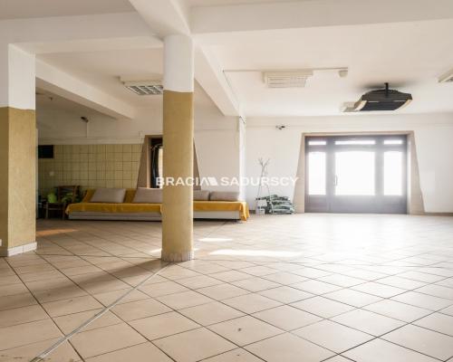 Lokal do wynajęcia w Centrum miejscowości Radzisz&oacute;w.   
Mam przyjemność zaoferować Państwu lokal do wynajęcia  o powierz