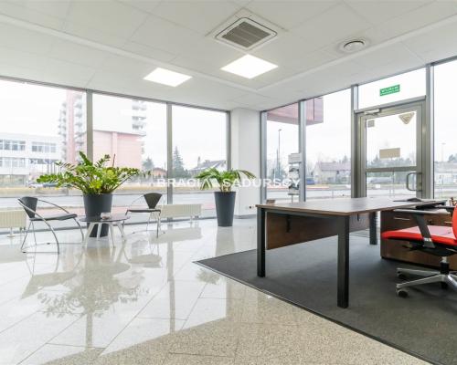 Lokal parterowy o powierzchni 65,51 m², Zakrzówek