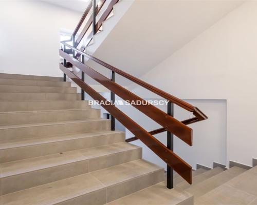 204m2 w biurowcu,ok. Mogilskiej,super cena 45zł/m2