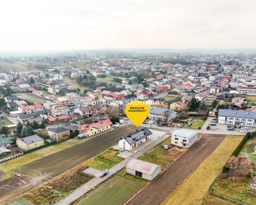 Lokal z witryną i parkingiem w sercu Skały