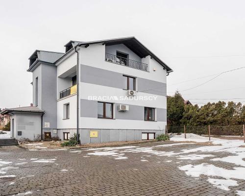 Przestronny lokal usługowy 270 m² – Zakopiańska