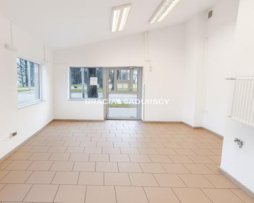 Widoczny lokal usługowy - 10m2 - obok Carrefour