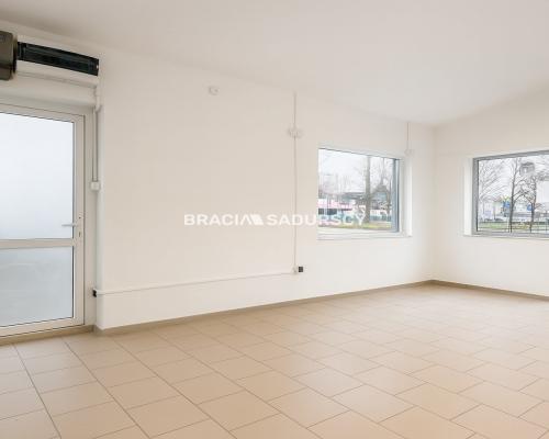 Widoczny lokal usługowy - 10m2 - obok Carrefour