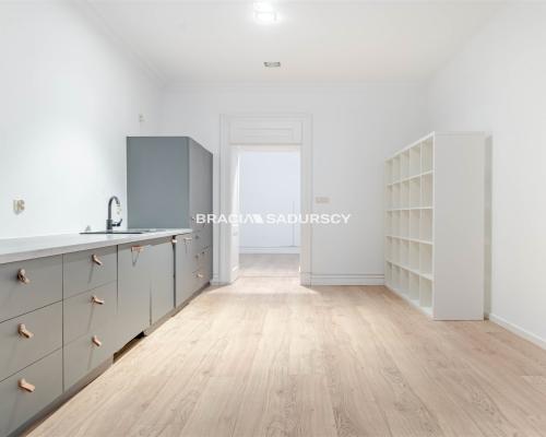 Ekskluzywny lokal do wynajęcia w prestiżowej kamienicy - Stare Miasto, Krak&oacute;w  

 Do wynajęcia wyjątkowy lokal położony