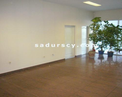 Budynek usługowo-biurowy 850m2 z własnym parkingiem w Górze Kalwarii.    
 
Duża powierzchnia biurowa z ewentualną powierzchnią