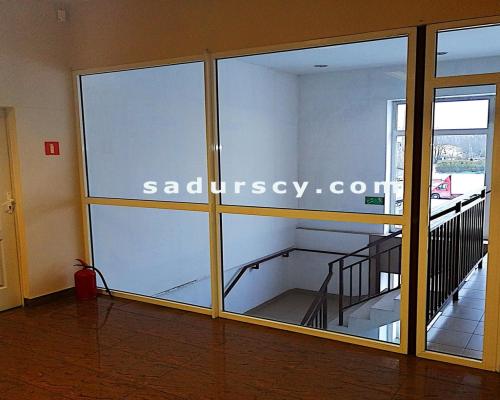 Budynek usługowo-biurowy 850m2 z własnym parkingiem w Górze Kalwarii.    
 
Duża powierzchnia biurowa z ewentualną powierzchnią