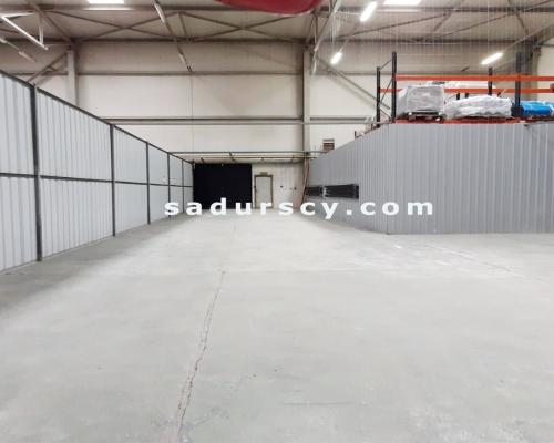 Hala magazynowa 275m 2  bez filarów w Piasecznie, z wjazdem z poziomu 0.   
 
Hala murowana, ogrzewana, ocieplona wełną mineral