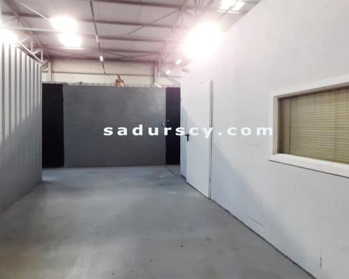 Hala magazynowa 275m 2  bez filarów w Piasecznie, z wjazdem z poziomu 0.   
 
Hala murowana, ogrzewana, ocieplona wełną mineral