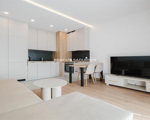 2 POK OK 35,4 M2 BLISKO CENTRUM Z DUŻYM BALKONEM