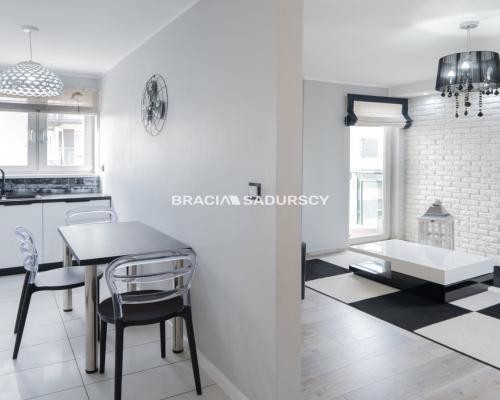 Sprzedam 2-pok/garaż/kom.lok/Górka Narodowa 42,8m2