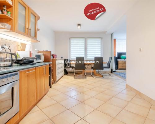 Sprzedam, duża kuchnia, 2-pok z balkonem