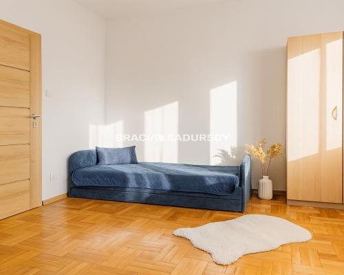 2 pokoje + osobna kuchnia z balkonem