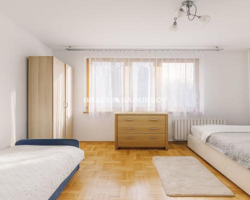 2 pokoje + osobna kuchnia z balkonem