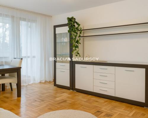 2 pokoje + osobna kuchnia z balkonem