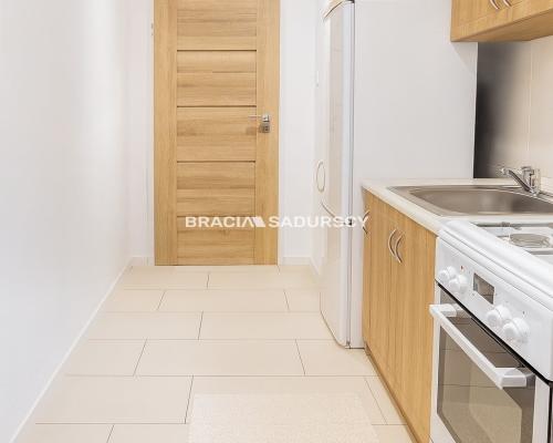 2 pokoje + osobna kuchnia z balkonem