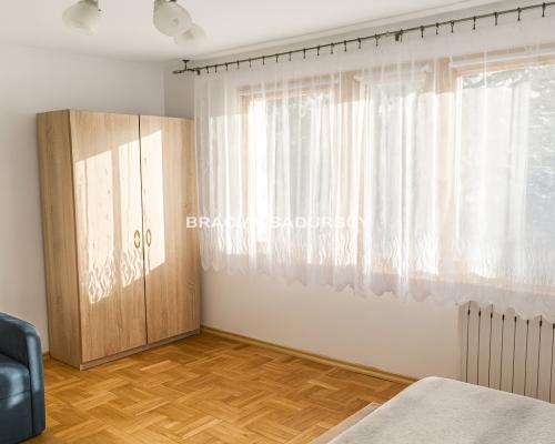 2 pokoje + osobna kuchnia z balkonem