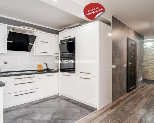 3 pok z osobną kuchnią - 29 Listopada.