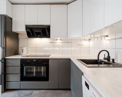 2 pok z osobną kuchnią i balkonem ul. Lipska