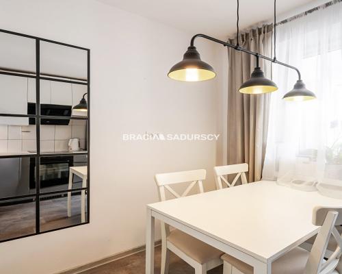 2 pok z osobną kuchnią i balkonem ul. Lipska