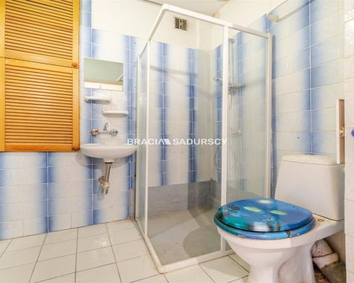 3 pok, 2 łazienki, balkon, 1 piętro, możliwy garaż