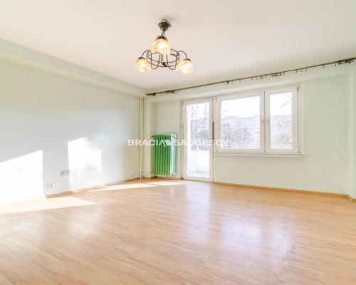 3 pok, 2 łazienki, balkon, 1 piętro, możliwy garaż