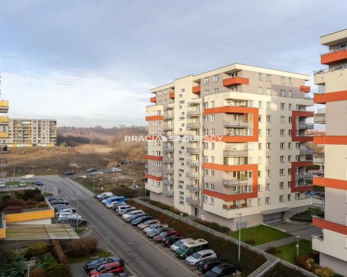 Fajne 2 pokojowe z dużym balkonem- 29. Listopada.