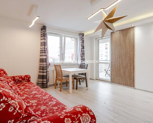 Fajne 2 pokojowe z dużym balkonem- 29. Listopada.