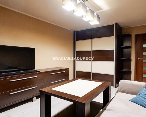 3pok (oddzielne) ok 45,5m2 os.Podwawelskie