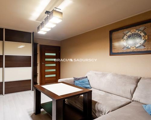 3pok (oddzielne) ok 45,5m2 os.Podwawelskie