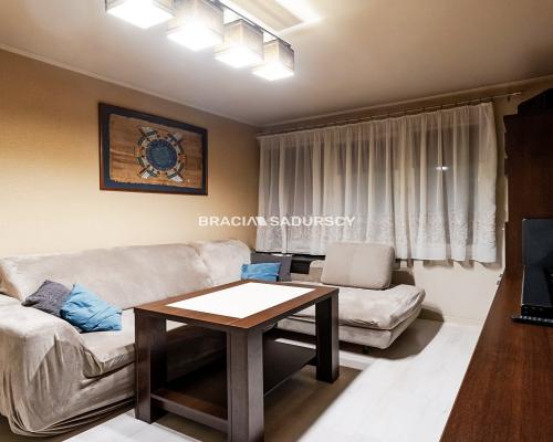 3pok (oddzielne) ok 45,5m2 os.Podwawelskie