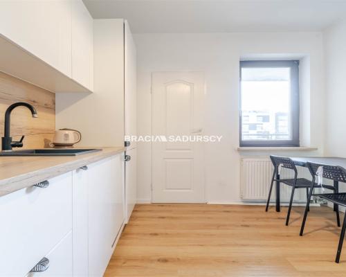 64m2 4 pok+ os kuchnia balkon Bronowice