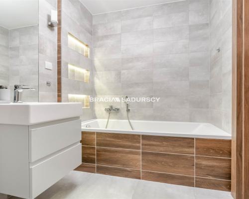 2 pokojowe mieszkanie z pięknym widokiem, 2xloggia