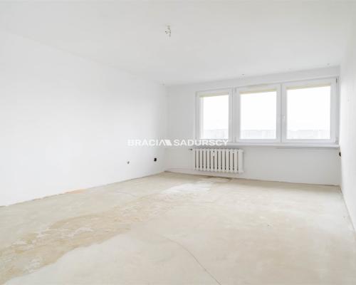 3 pokoje , piwnica , duży balkon , parking