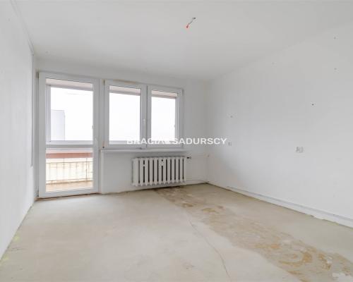 3 pokoje , piwnica , duży balkon , parking