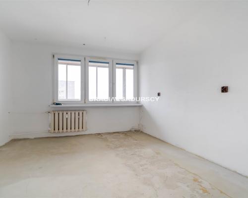 3 pokoje , piwnica , duży balkon , parking