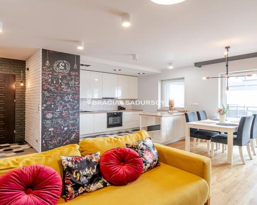 3 pokoje z miejscem postojowym na Ruczaju