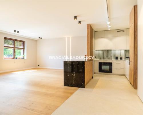 Wola Justowska apartament z miejscem postojowym