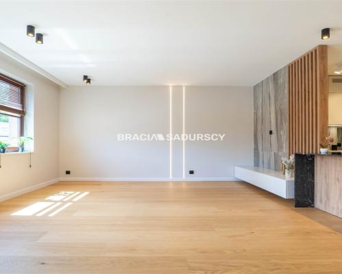 Wola Justowska apartament z miejscem postojowym